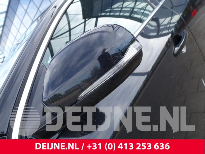 Volvo V60 I 2.4 D6 20V Plug-in Hybrid AWD Skrotfordon (2014, ZWART)