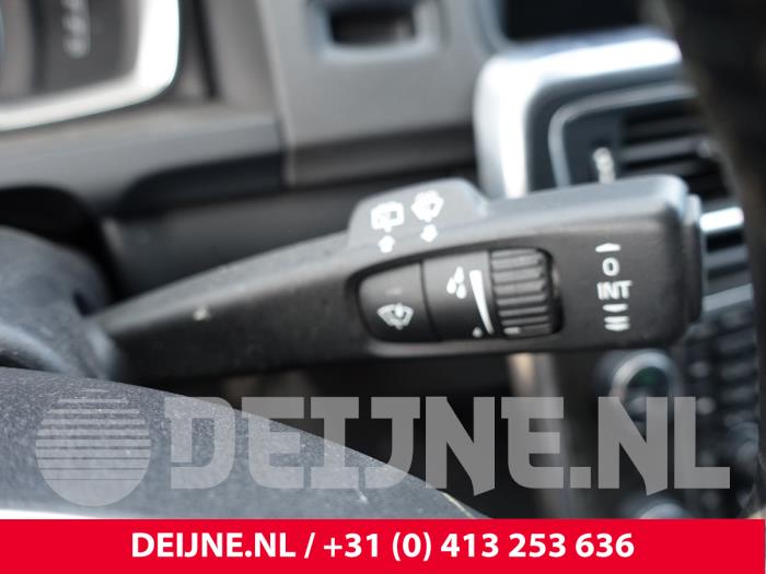 Volvo V60 I 2.4 D6 20V Plug-in Hybrid AWD Skrotfordon (2014, ZWART)