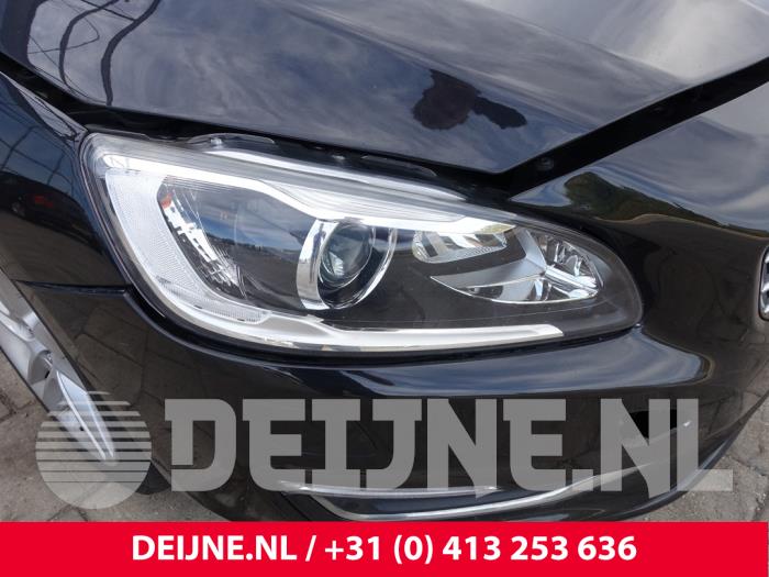 Volvo V60 I 2.4 D6 20V Plug-in Hybrid AWD Skrotfordon (2014, ZWART)