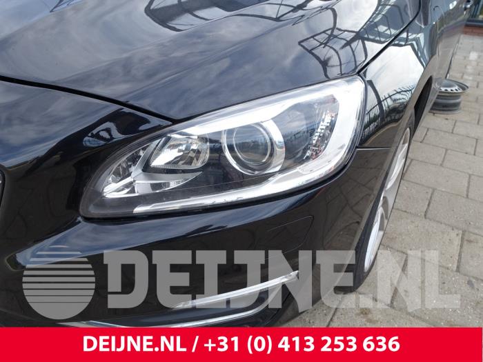 Volvo V60 I 2.4 D6 20V Plug-in Hybrid AWD Skrotfordon (2014, ZWART)