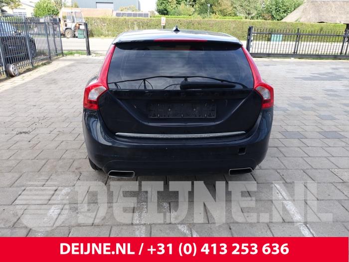 Volvo V60 I 2.4 D6 20V Plug-in Hybrid AWD Skrotfordon (2014, ZWART)