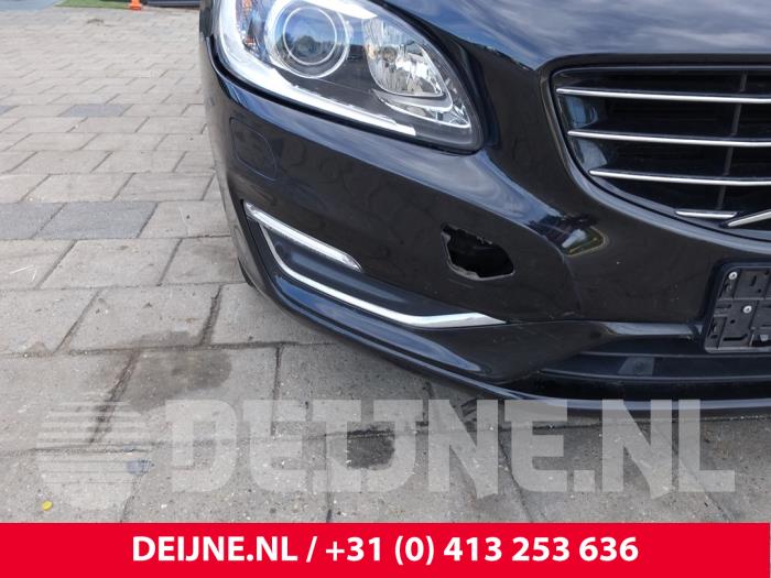 Volvo V60 I 2.4 D6 20V Plug-in Hybrid AWD Skrotfordon (2014, ZWART)