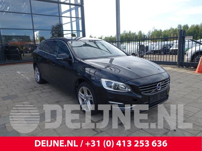 Volvo V60 I 2.4 D6 20V Plug-in Hybrid AWD Skrotfordon (2014, ZWART)