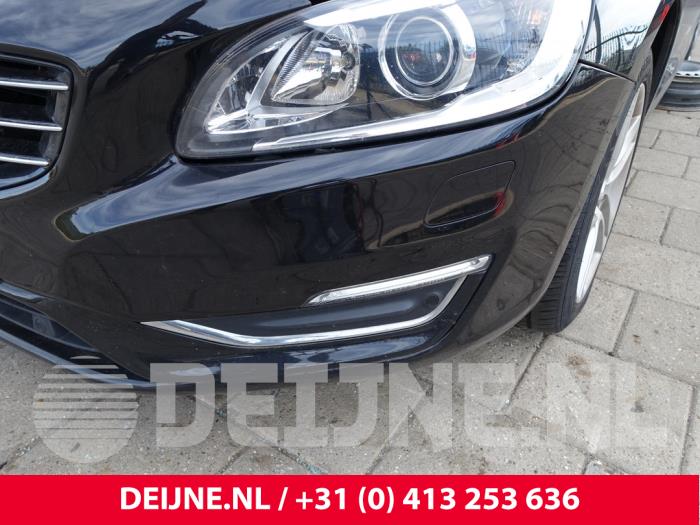 Volvo V60 I 2.4 D6 20V Plug-in Hybrid AWD Skrotfordon (2014, ZWART)