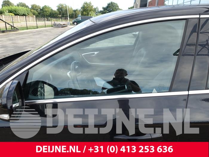 Volvo V60 I 2.4 D6 20V Plug-in Hybrid AWD Skrotfordon (2014, ZWART)