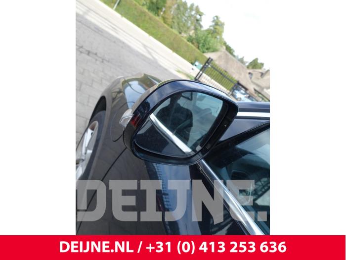 Volvo V60 I 2.4 D6 20V Plug-in Hybrid AWD Skrotfordon (2014, ZWART)