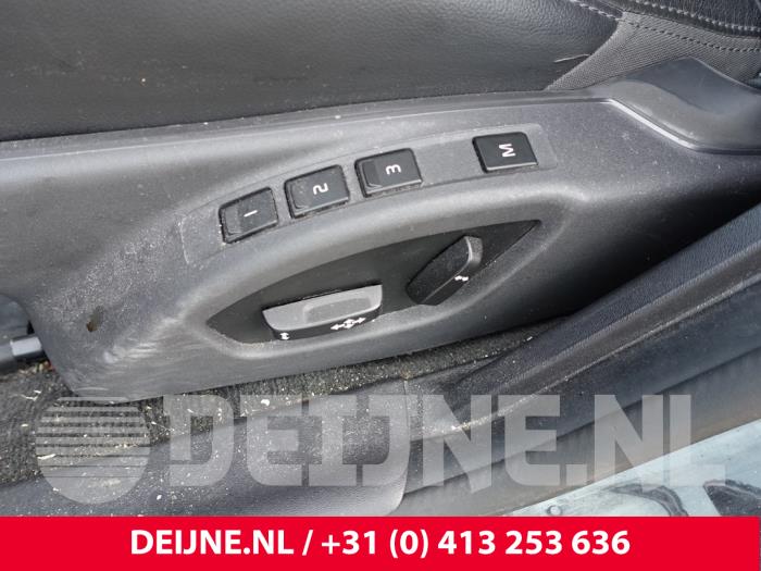 Volvo V60 I 2.4 D6 20V Plug-in Hybrid AWD Skrotfordon (2014, ZWART)