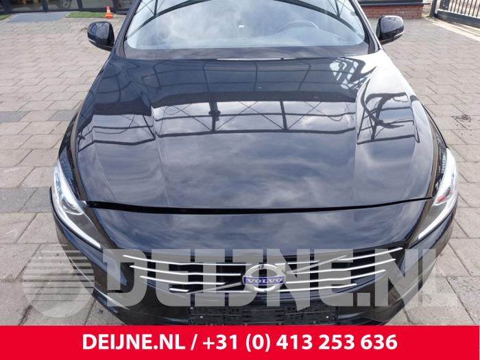 Volvo V60 I 2.4 D6 20V Plug-in Hybrid AWD Skrotfordon (2014, ZWART)