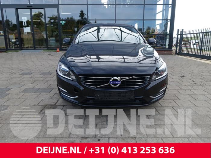 Volvo V60 I 2.4 D6 20V Plug-in Hybrid AWD Skrotfordon (2014, ZWART)