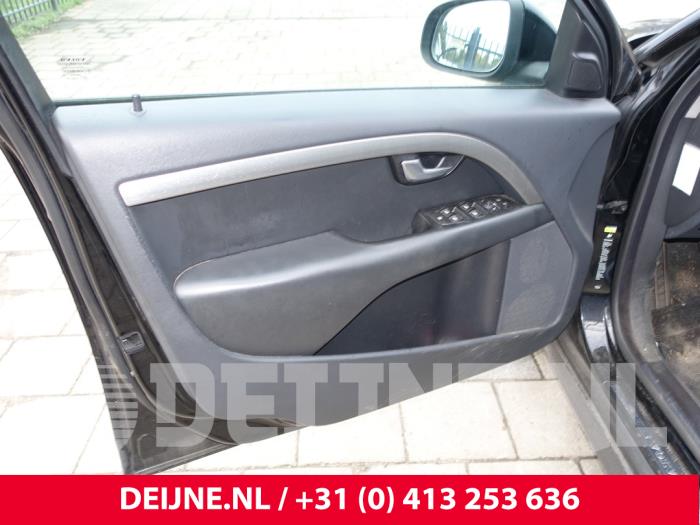 Volvo V70 2.0 D 16V Skrotfordon (2009, ZWART)