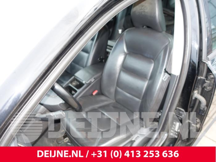 Volvo V70 2.0 D 16V Skrotfordon (2009, ZWART)