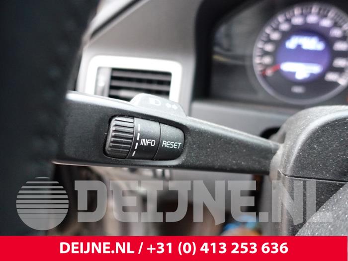 Volvo V70 2.0 D 16V Skrotfordon (2009, ZWART)