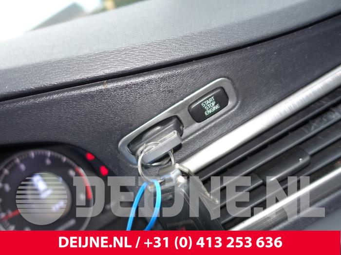 Volvo V70 2.0 D 16V Skrotfordon (2009, ZWART)