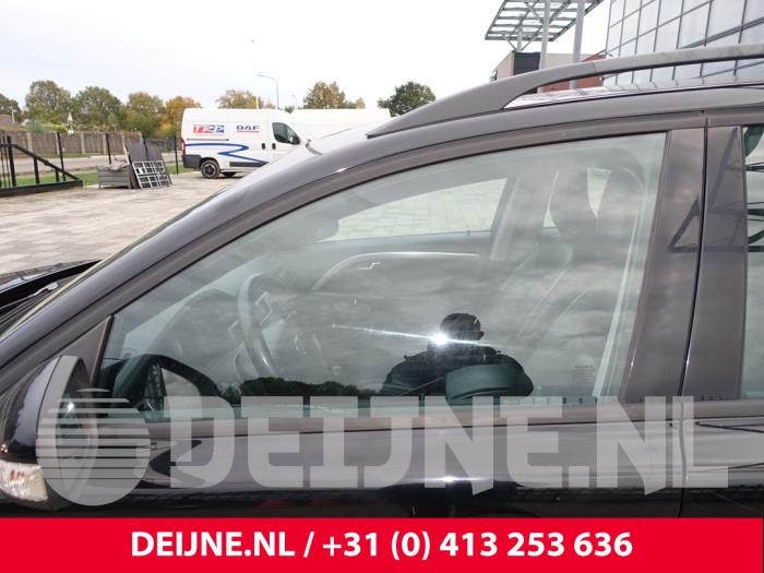Volvo V70 2.0 D 16V Skrotfordon (2009, ZWART)