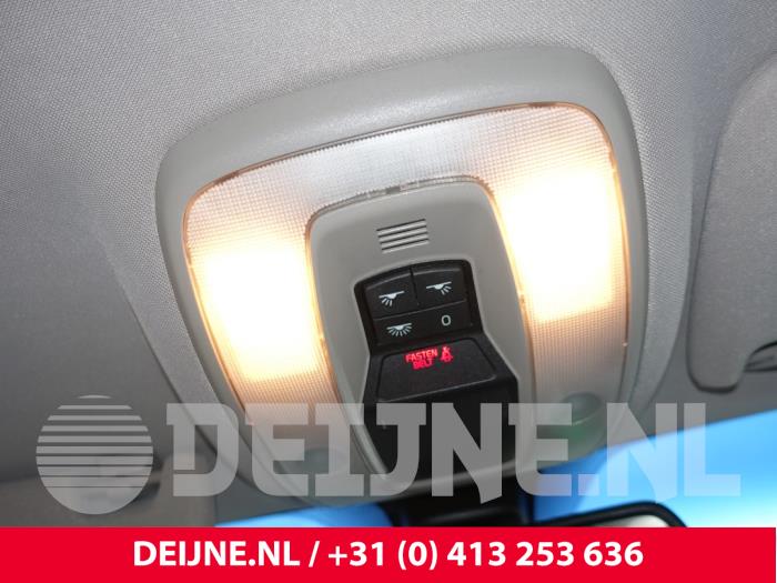 Volvo V70 2.0 D 16V Skrotfordon (2009, ZWART)