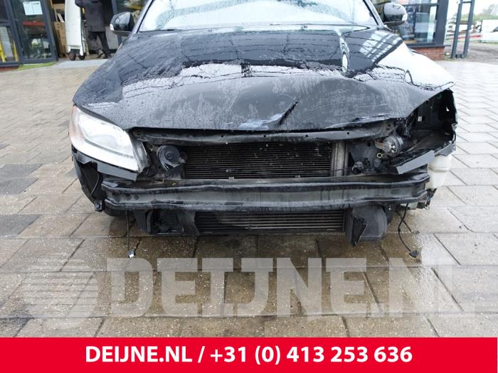 Volvo V70 2.0 D 16V Skrotfordon (2009, ZWART)