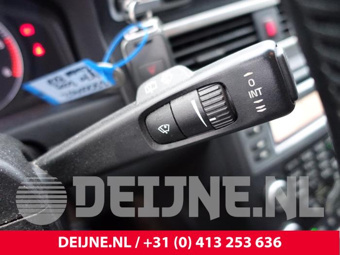 Volvo V70 2.0 D 16V Skrotfordon (2009, ZWART)