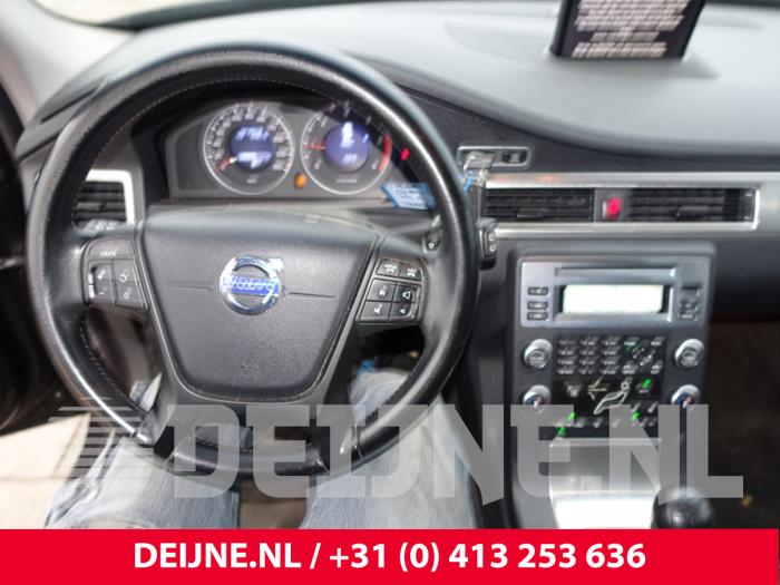 Volvo V70 2.0 D 16V Skrotfordon (2009, ZWART)