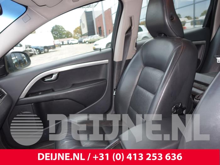 Volvo V70 2.0 D 16V Skrotfordon (2009, ZWART)