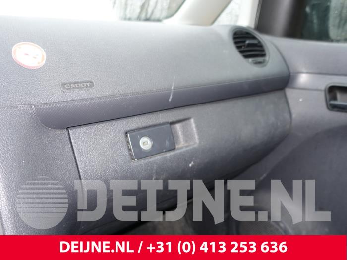 Volkswagen Caddy III 1.6 TDI 16V Samochód złomowany (2013, Bialy)