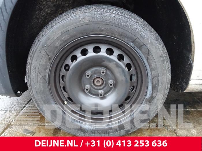 Volkswagen Caddy III 1.6 TDI 16V Samochód złomowany (2013, Bialy)