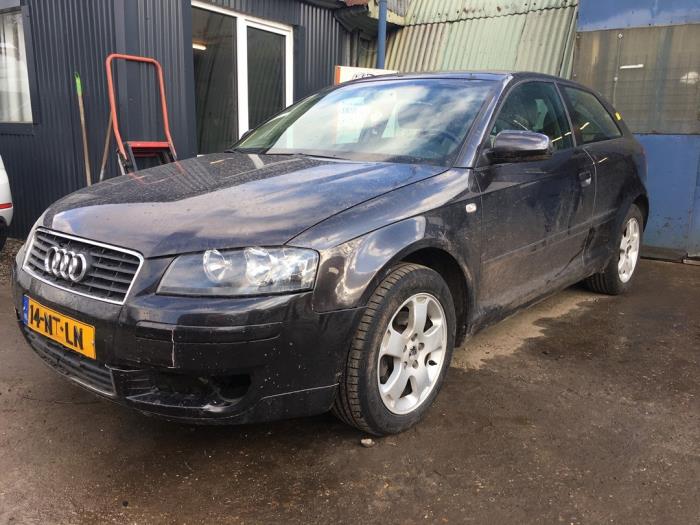 Audi A3 1.6 16V FSI Skrotfordon (2004, GRIJS)