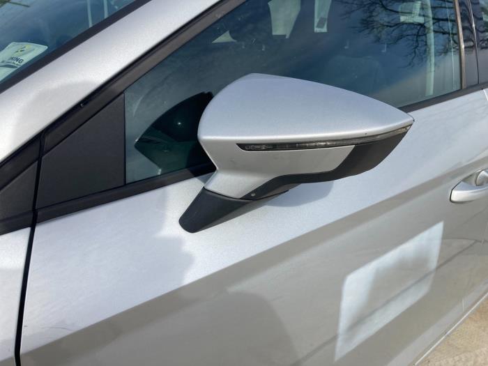 Seat Leon ST 1.6 TDI 16V Skrotfordon (2016, ZILVER GRIJS)