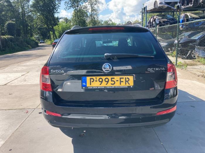 Skoda Octavia Combi 1.4 TSI 16V Sloopvoertuig (2014, Zwart)