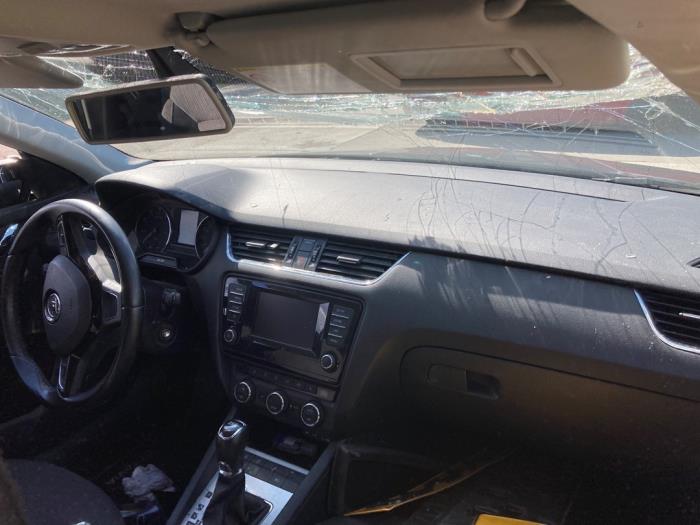 Skoda Octavia Combi 1.4 TSI 16V Sloopvoertuig (2014, Zwart)