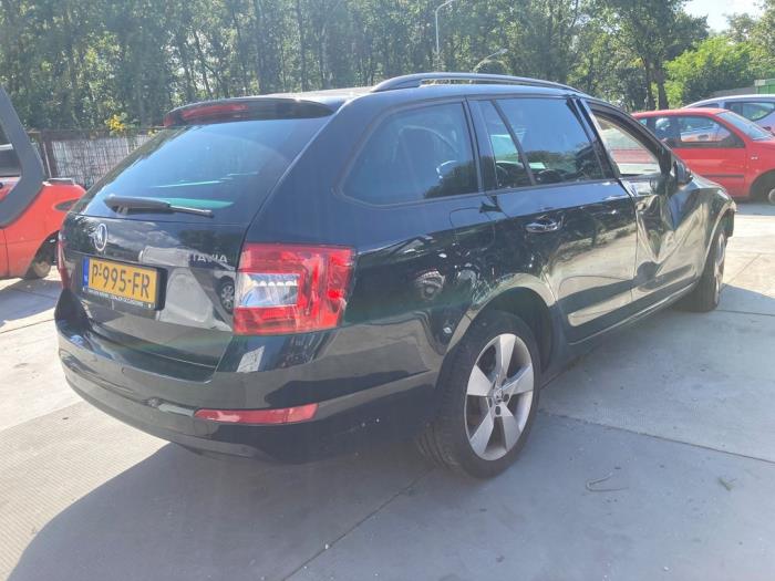 Skoda Octavia Combi 1.4 TSI 16V Sloopvoertuig (2014, Zwart)