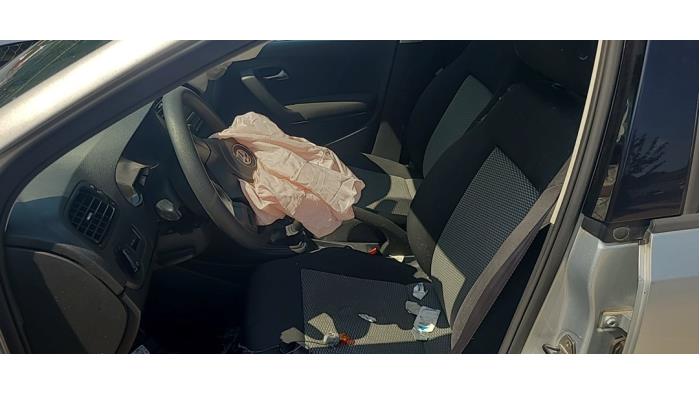 Volkswagen Polo Skrotfordon (2011, ZILVERGRIJS)