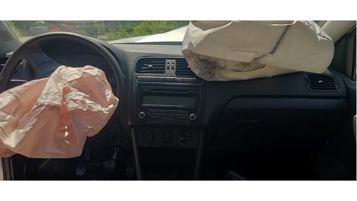 Volkswagen Polo Skrotfordon (2011, ZILVERGRIJS)