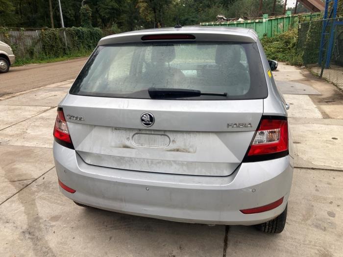 Skoda Fabia III 1.0 12V Sloopvoertuig (2019, Zilvergrijs)