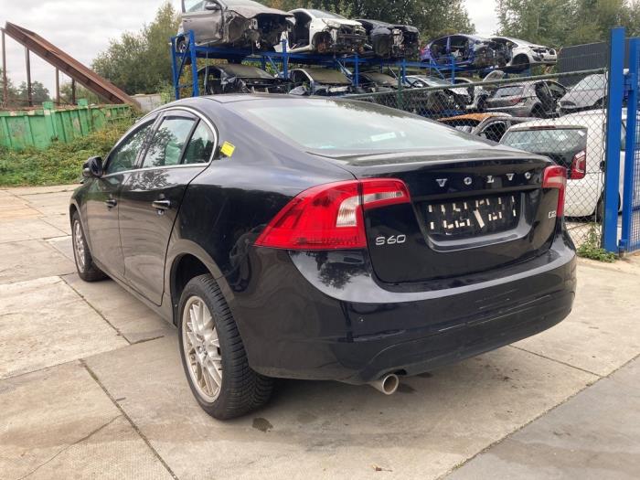 Volvo S60 II 2.0 D2 16V Sloopvoertuig (2017, Zwart)
