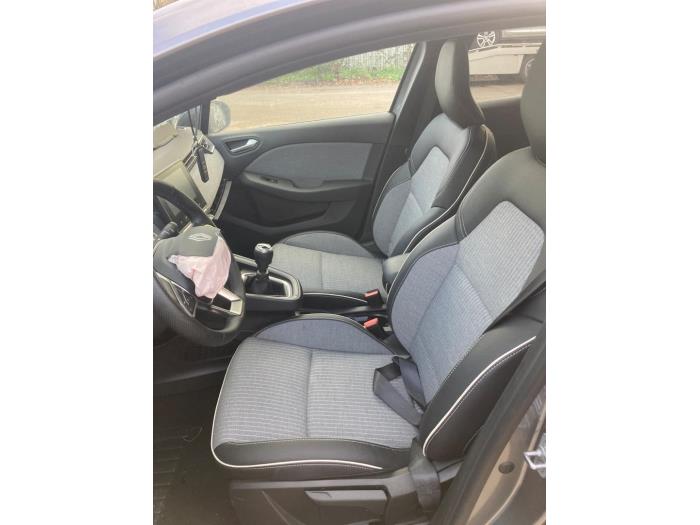 Renault Clio V 1.0 TCe 90 12V Samochód złomowany (2025, Jasny, Mysi)