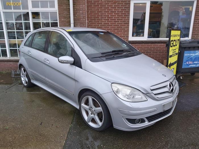 Mercedes B 2.0 B-200 16V Turbo Skrotfordon (2007, ZILVER ZILVERGRIJS GRIJS)