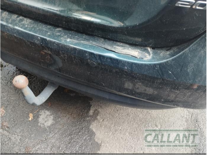 Jaguar XE 2.0d 180 16V Samochód złomowany (2016, Zielony)