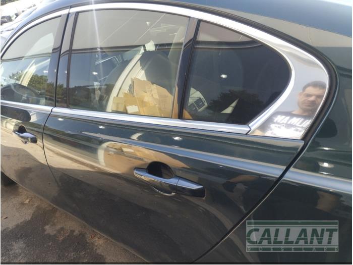 Jaguar XE 2.0d 180 16V Samochód złomowany (2016, Zielony)