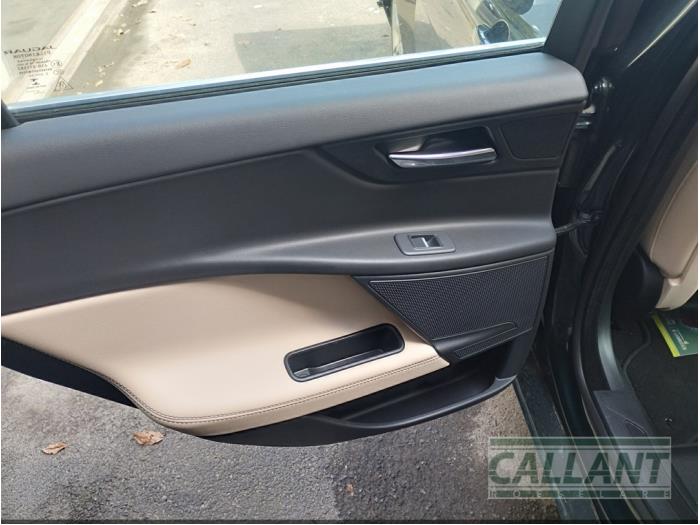 Jaguar XE 2.0d 180 16V Samochód złomowany (2016, Zielony)