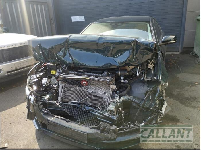 Jaguar XE 2.0d 180 16V Samochód złomowany (2016, Zielony)