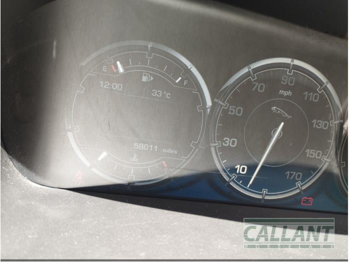 Jaguar XJ 3.0 D V6 24V Skrotfordon (2010, VAPOUR GREY)