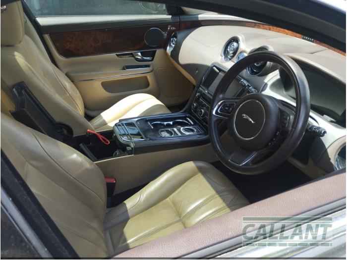 Jaguar XJ 3.0 D V6 24V Skrotfordon (2010, VAPOUR GREY)