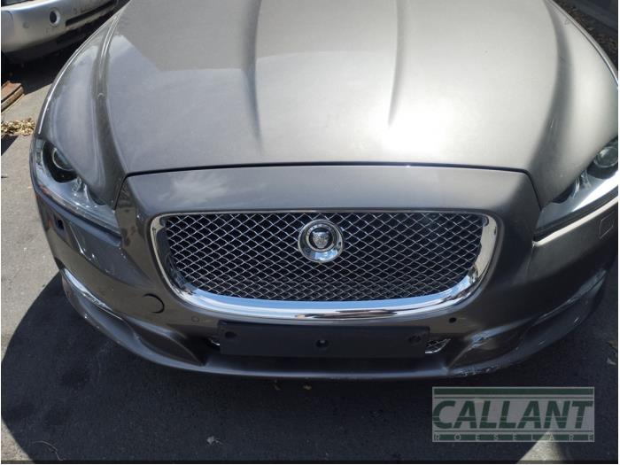 Jaguar XJ 3.0 D V6 24V Skrotfordon (2010, VAPOUR GREY)