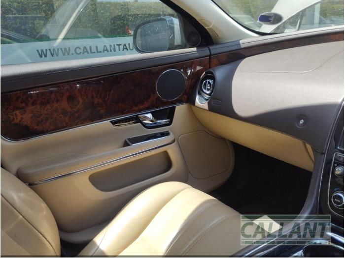 Jaguar XJ 3.0 D V6 24V Skrotfordon (2010, VAPOUR GREY)