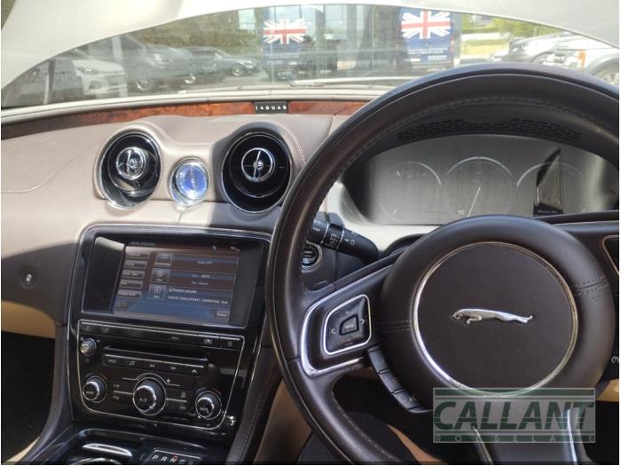 Jaguar XJ 3.0 D V6 24V Skrotfordon (2010, VAPOUR GREY)