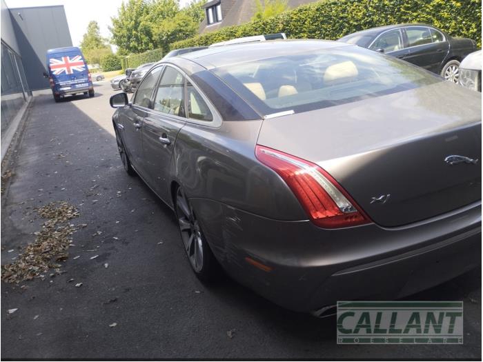 Jaguar XJ 3.0 D V6 24V Skrotfordon (2010, VAPOUR GREY)