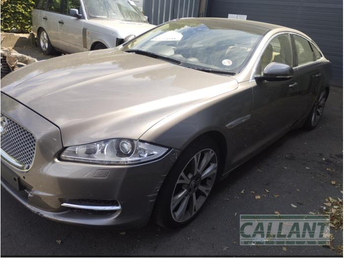 Jaguar XJ 3.0 D V6 24V Skrotfordon (2010, VAPOUR GREY)
