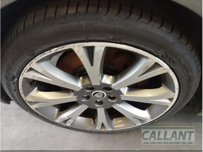 Jaguar XJ 3.0 D V6 24V Skrotfordon (2010, VAPOUR GREY)