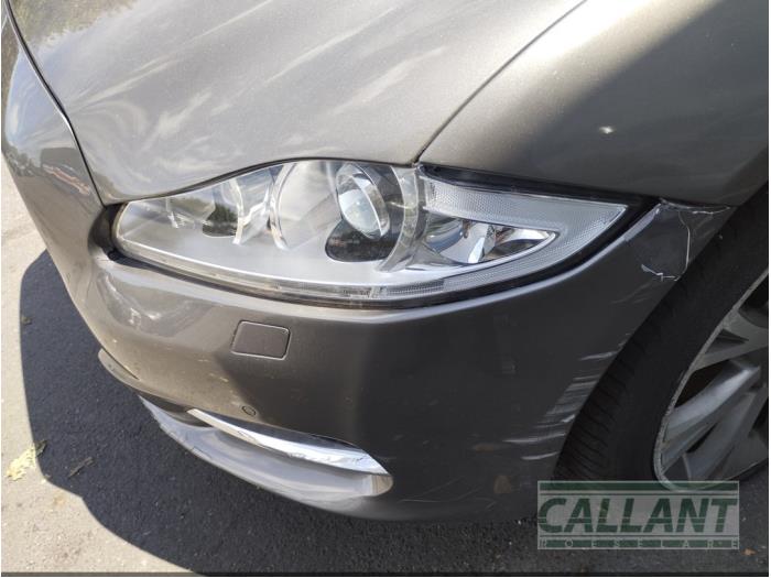 Jaguar XJ 3.0 D V6 24V Skrotfordon (2010, VAPOUR GREY)