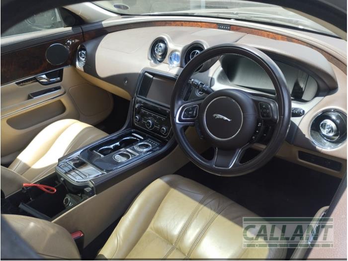 Jaguar XJ 3.0 D V6 24V Skrotfordon (2010, VAPOUR GREY)